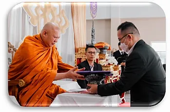 นายกสภามหาวิทยาลัยพะเยา และกรรมการสภามหาวิทยาลัยผู้ทรงคุณวุฒิ เข้าร่วมพิธีแสดงมุทิตาจิต แด่ พระไพศาลประชาทร วิ. (พระอาจารย์พบโชค ติสฺสวํโส) ในโอกาส มหาวิทยาลัยพะเยาถวายปริญญาปรัชญาดุษฎีบัณฑิตกิตติมศักดิ์ สาขาวิชานิติศาสตร์ ประจำปีการศึกษา 2566