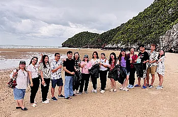 สำนักงานสภามหาวิทยาลัยพะเยา ร่วมกับ หน่วยตรวจสอบภายในจัดโครงการพัฒนาศักยภาพบุคลากรสำนักงานสภามหาวิทยาลัยพะเยาและโครงการพัฒนาองค์ความรู้ของหน่วยตรวจสอบภายใน
ณ โรงแรมวินแดม หัวหิน ปราณบุรี รีสอร์ท แอนด์ วิลล่า อำเภอปราณบุรี จังหวัดประจวบคีรีขันธ์

