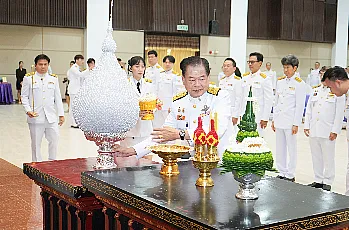 นายกสภามหาวิทยาลัยพะเยา และกรรมการสภามหาวิทยาลัยผู้ทรงคุณวุฒิ เข้าร่วมพิธีบวงสรวงสมเด็จพระนเรศวรมหาราชพิธีบำเพ็ญกุศลอุทิศถวายแด่สมเด็จพระนเรศวรมหาราช และพิธีวางพานพุ่ม เนื่องในวันสถาปนามหาวิทยาลัยพะเยา ครบรอบ 15 ปี
