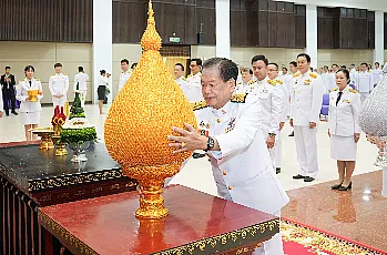 นายกสภามหาวิทยาลัยพะเยา และกรรมการสภามหาวิทยาลัยผู้ทรงคุณวุฒิ เข้าร่วมพิธีบวงสรวงสมเด็จพระนเรศวรมหาราชพิธีบำเพ็ญกุศลอุทิศถวายแด่สมเด็จพระนเรศวรมหาราช และพิธีวางพานพุ่ม เนื่องในวันสถาปนามหาวิทยาลัยพะเยา ครบรอบ 15 ปี
