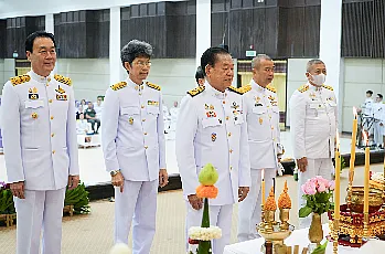 นายกสภามหาวิทยาลัยพะเยา และกรรมการสภามหาวิทยาลัยผู้ทรงคุณวุฒิ เข้าร่วมพิธีบวงสรวงสมเด็จพระนเรศวรมหาราชพิธีบำเพ็ญกุศลอุทิศถวายแด่สมเด็จพระนเรศวรมหาราช และพิธีวางพานพุ่ม เนื่องในวันสถาปนามหาวิทยาลัยพะเยา ครบรอบ 15 ปี
