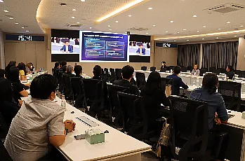 ประชุมการแสดงวิสัยทัศน์และสัมภาษณ์ผู้ตอบรับการทาบทามเพื่อเข้ารับการสรรหาเป็นผู้สมควรดำรงตำแหน่งคณบดีคณะพลังงานและสิ่งแวดล้อม มหาวิทยาลัยพะเยา