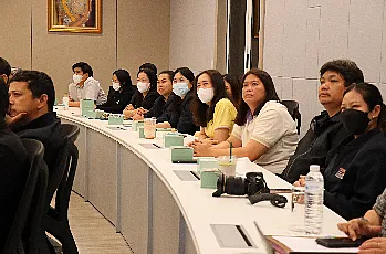 ประชุมการแสดงวิสัยทัศน์และสัมภาษณ์ผู้ตอบรับการทาบทามเพื่อเข้ารับการสรรหาเป็นผู้สมควรดำรงตำแหน่งคณบดีคณะพลังงานและสิ่งแวดล้อม มหาวิทยาลัยพะเยา