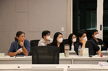 ประชุมการแสดงวิสัยทัศน์และสัมภาษณ์ผู้ตอบรับการทาบทามเพื่อเข้ารับการสรรหาเป็นผู้สมควรดำรงตำแหน่งคณบดีคณะพลังงานและสิ่งแวดล้อม มหาวิทยาลัยพะเยา