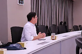 การแสดงวิสัยทัศน์และสัมภาษณ์ผู้ตอบรับการทาบทามเพื่อเข้ารับการสรรหาเป็นผู้สมควรดำรงตำแหน่งคณบดีคณะบริหารธุรกิจและนิเทศศาสตร์ มหาวิทยาลัยพะเยา