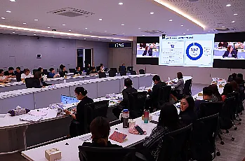 การแสดงวิสัยทัศน์และสัมภาษณ์ผู้ตอบรับการทาบทามเพื่อเข้ารับการสรรหาเป็นผู้สมควรดำรงตำแหน่งคณบดีคณะบริหารธุรกิจและนิเทศศาสตร์ มหาวิทยาลัยพะเยา