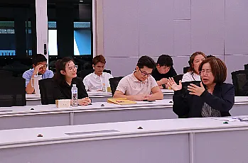 การแสดงวิสัยทัศน์และสัมภาษณ์ผู้ตอบรับการทาบทามเพื่อเข้ารับการสรรหาเป็นผู้สมควรดำรงตำแหน่งคณบดีคณะบริหารธุรกิจและนิเทศศาสตร์ มหาวิทยาลัยพะเยา