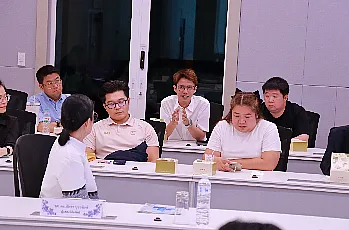 การแสดงวิสัยทัศน์และสัมภาษณ์ผู้ตอบรับการทาบทามเพื่อเข้ารับการสรรหาเป็นผู้สมควรดำรงตำแหน่งคณบดีคณะบริหารธุรกิจและนิเทศศาสตร์ มหาวิทยาลัยพะเยา