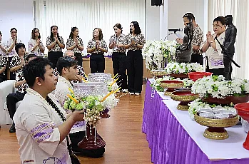 พิธีสระเกล้าดำหัวนายกสภามหาวิทยาลัยพะเยาและกรรมการสภามหาวิทยาลัยผู้ทรงคุณวุฒิ เนื่องในเทศกาลสงกรานต์