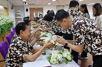 พิธีสระเกล้าดำหัวนายกสภามหาวิทยาลัยพะเยาและกรรมการสภามหาวิทยาลัยผู้ทรงคุณวุฒิ เนื่องในเทศกาลสงกรานต์