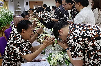 พิธีสระเกล้าดำหัวนายกสภามหาวิทยาลัยพะเยาและกรรมการสภามหาวิทยาลัยผู้ทรงคุณวุฒิ เนื่องในเทศกาลสงกรานต์