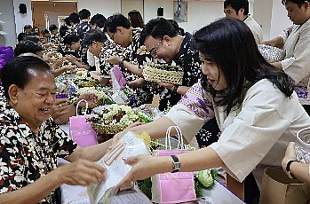 พิธีสระเกล้าดำหัวนายกสภามหาวิทยาลัยพะเยาและกรรมการสภามหาวิทยาลัยผู้ทรงคุณวุฒิ เนื่องในเทศกาลสงกรานต์