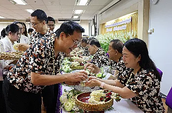 พิธีสระเกล้าดำหัวนายกสภามหาวิทยาลัยพะเยาและกรรมการสภามหาวิทยาลัยผู้ทรงคุณวุฒิ เนื่องในเทศกาลสงกรานต์
