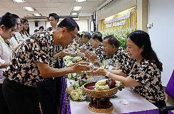 พิธีสระเกล้าดำหัวนายกสภามหาวิทยาลัยพะเยาและกรรมการสภามหาวิทยาลัยผู้ทรงคุณวุฒิ เนื่องในเทศกาลสงกรานต์