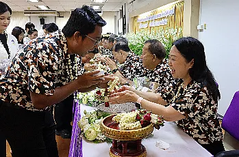 พิธีสระเกล้าดำหัวนายกสภามหาวิทยาลัยพะเยาและกรรมการสภามหาวิทยาลัยผู้ทรงคุณวุฒิ เนื่องในเทศกาลสงกรานต์