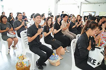 ผู้อำนวยการสำนักงานสภามหาวิทยาลัยพะเยา พร้อมด้วยบุคลากร เข้าร่วมพิธีตักบาตรอุทิศถวายเป็นพระกุศลแด่สมเด็จพระเจ้าลูกเธอ เจ้าฟ้าพัชรกิติยาภา นเรนทิราเทพยวดี กรมหลวงราชสาริณีสิริพัชร มหาวัชรราชธิดา ในวาระครบปัณรสมวาร