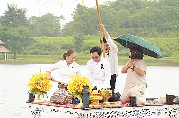  ผู้อำนวยการสำนักงานสภามหาวิทยาลัยพะเยาเข้าร่วมพิธีตักน้ำและเจริญพระพุทธมนต์น้ำสรงพระธาตุจอมทอง
