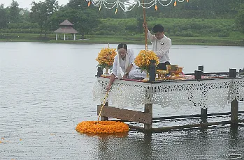  ผู้อำนวยการสำนักงานสภามหาวิทยาลัยพะเยาเข้าร่วมพิธีตักน้ำและเจริญพระพุทธมนต์น้ำสรงพระธาตุจอมทอง