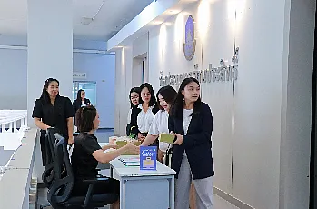 การแสดงวิสัยทัศน์และสัมภาษณ์ผู้ตอบรับการทาบทามเพื่อเข้ารับการสรรหาเป็นผู้สมควรดำรงตำแหน่งคณบดีคณะรัฐศาสตร์และสังคมศาสตร์