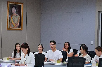 การแสดงวิสัยทัศน์และสัมภาษณ์ผู้ตอบรับการทาบทามเพื่อเข้ารับการสรรหาเป็นผู้สมควรดำรงตำแหน่งคณบดีคณะรัฐศาสตร์และสังคมศาสตร์
