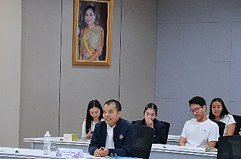 การแสดงวิสัยทัศน์และสัมภาษณ์ผู้ตอบรับการทาบทามเพื่อเข้ารับการสรรหาเป็นผู้สมควรดำรงตำแหน่งคณบดีคณะรัฐศาสตร์และสังคมศาสตร์